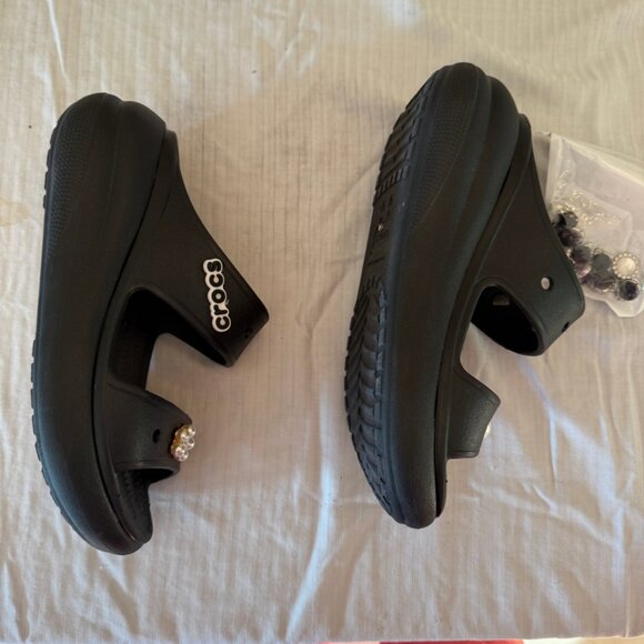 Black Crocs Excellent Used Condition & decorative gems - *PLEASE READ LISTING* - Picture 4 of 8